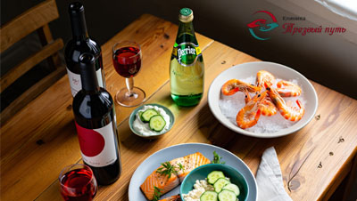 Алкоголь, минеральная вода и белковая пища